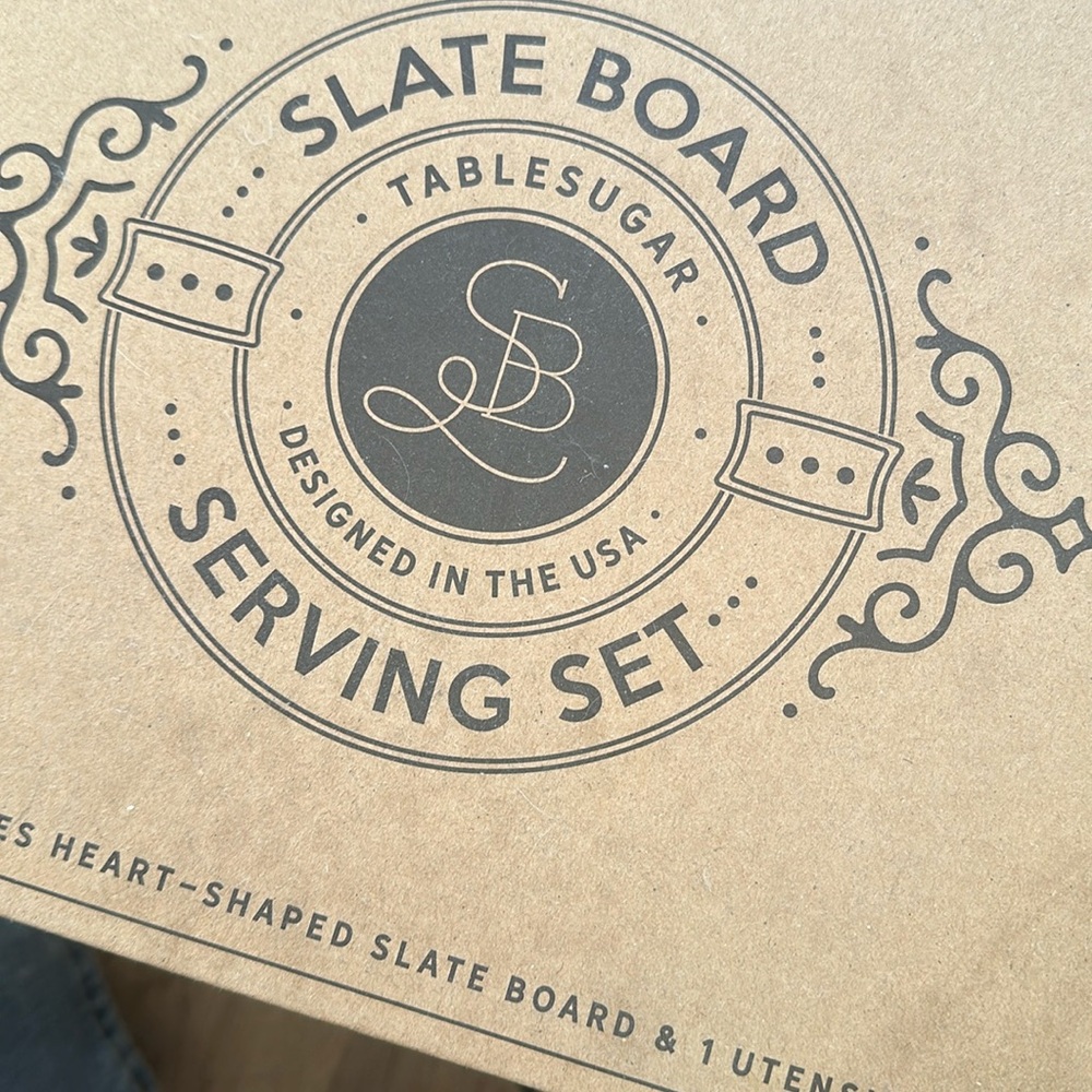 Santa Barbara Design Studio Slate Board Serving Set. Item #F2B40 Heart ShapedNIB